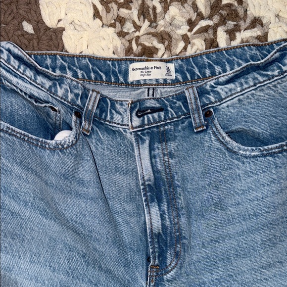 Abercrombie & Fitch High Rise Light Blue Jeans - Picture 2 of 3